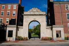 布朗大学：一座自由包容的学术殿堂