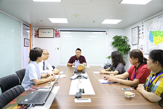 小满留学集团响应党的号召 为贫困家庭送关怀