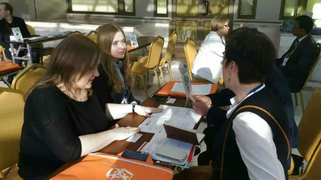 学生去美国上高中申请时间相同吗？